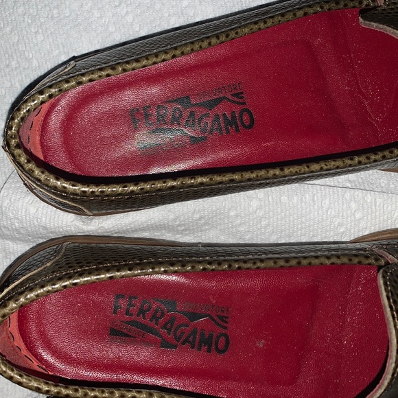 100% Women’s Authentic Ferragamo leather Slides - Picture 4 of 6